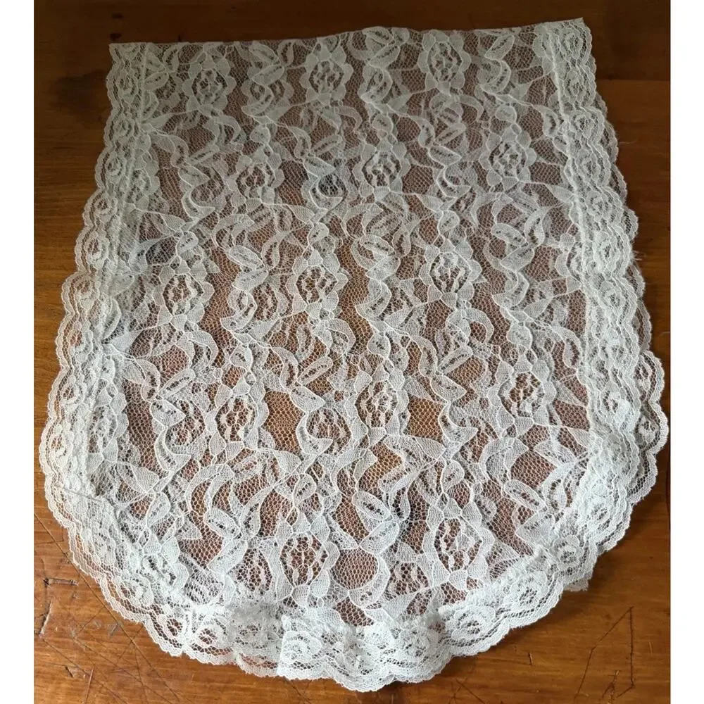 Vintage White Lace Table Runner Oval Cottage Farmhouse Wedding Cottagecore Decor